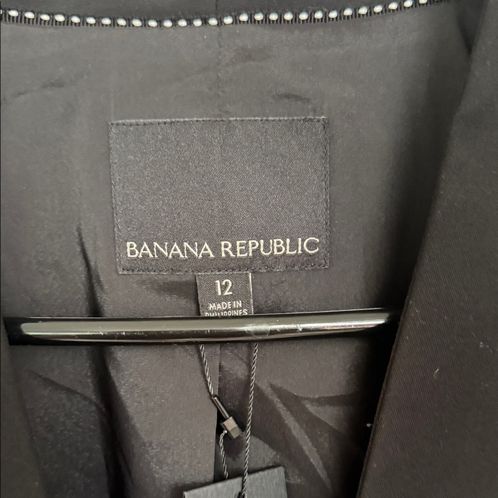 Banana Republic Elegant Black Blazer - Picture 2 of 6